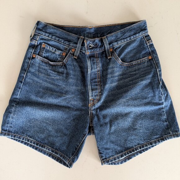 Levi's 501 Mid-Thigh Shorts - Size 28 - Medium Wash - Picture 1 of 10